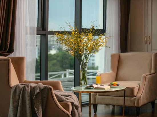 Фото Adonis Hotel