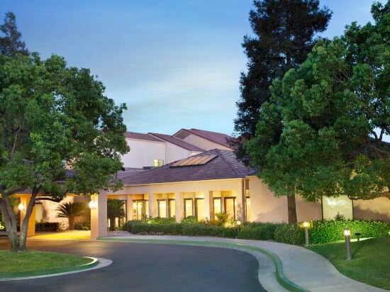 Фото Courtyard by Marriott Bakersfield