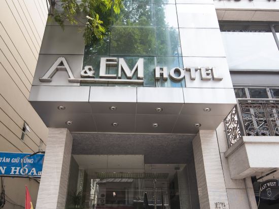 Фото A&em - The Petit Hotel