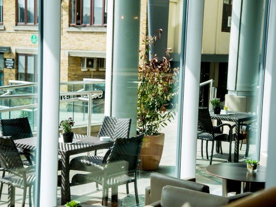 Фото Hilton London Angel Islington