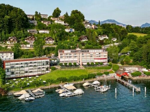 Внешний вид отеля Hermitage Lake Lucerne - Beach Club & Lifestyle Hotel в Люцерне, фото 1