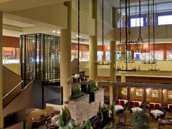 Фото Sheraton LaGuardia East Hotel