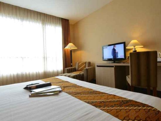 Фото Istana Hotel