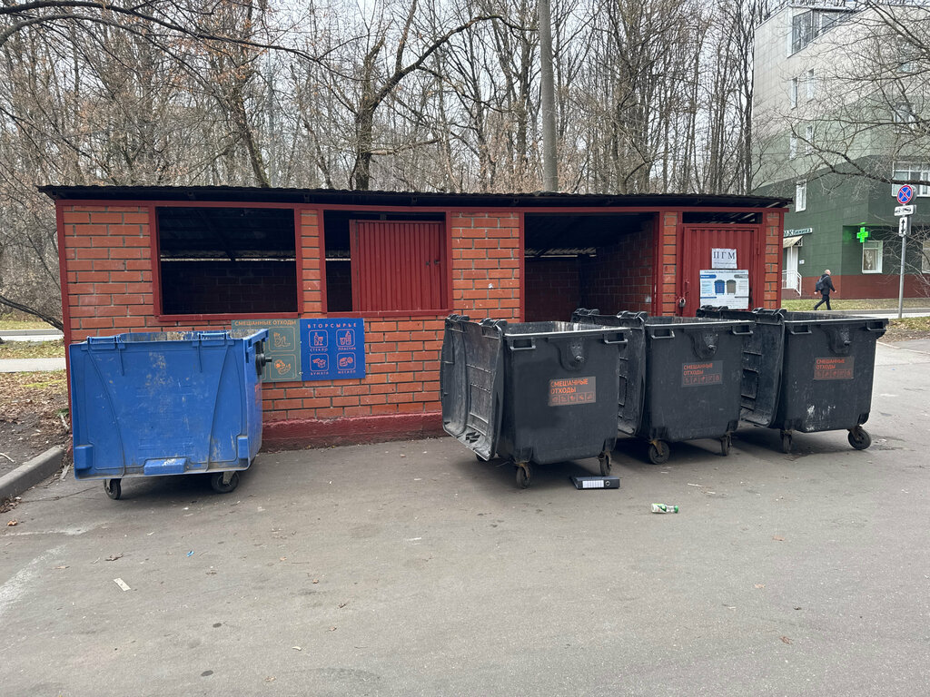 Trash and garbage disposal area Trash and garbage disposal area, Moscow, photo