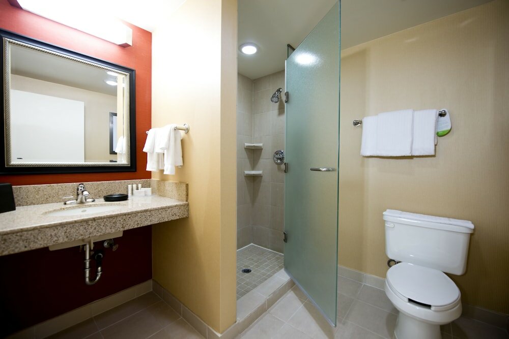 Фото Courtyard Mississauga - Airport Corporate Centre West