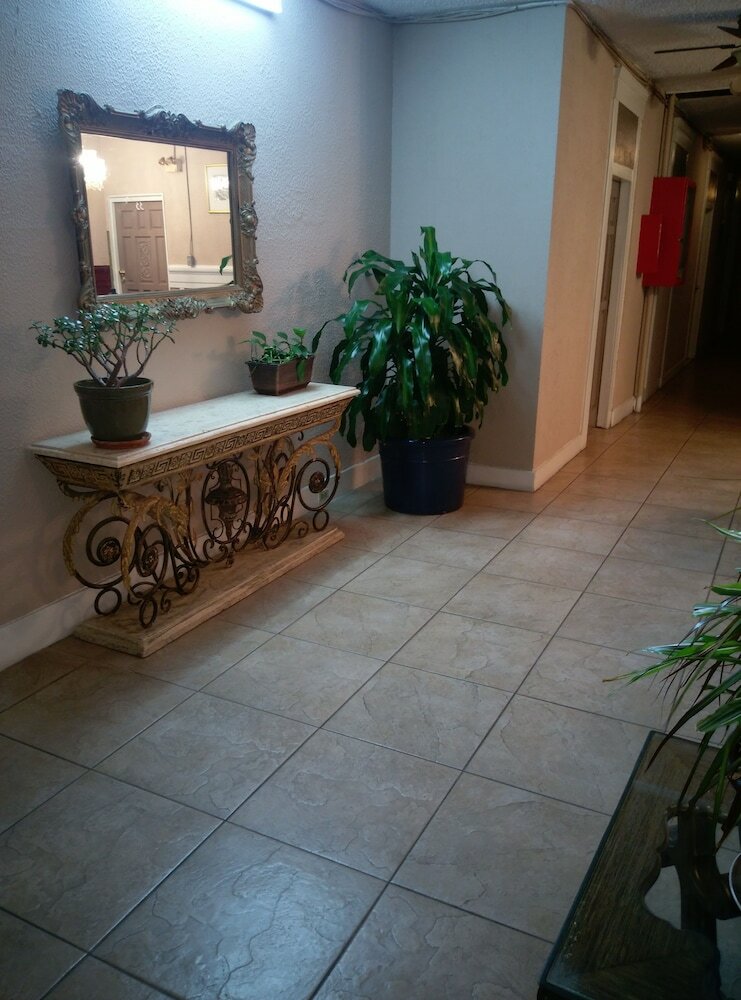 Фото Monterey Inn Hotel