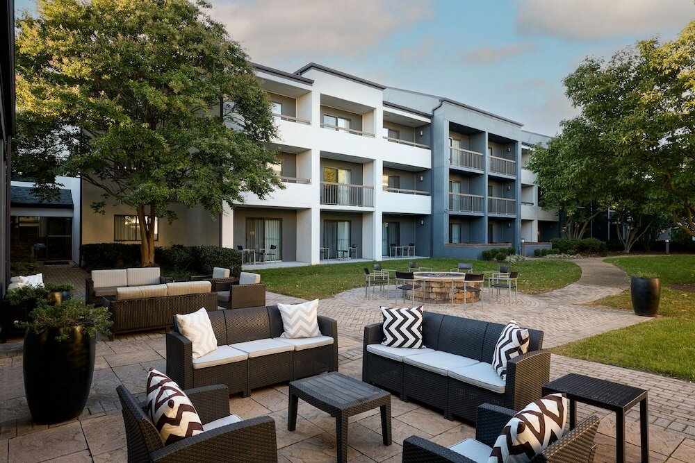 Фото Courtyard Fairfax Fair Oaks