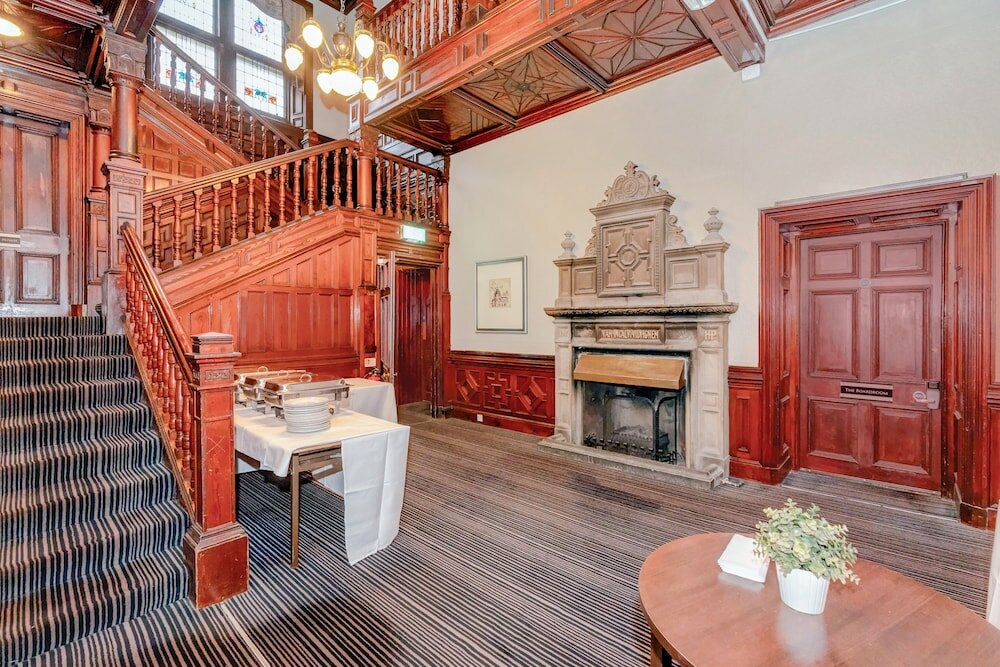 Фото The Landmark Hotel and Leisure Club