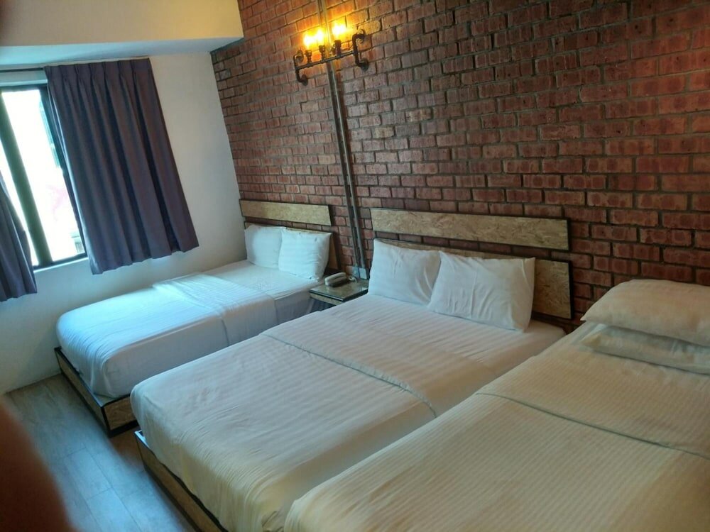 Фото Brick Box Hotel