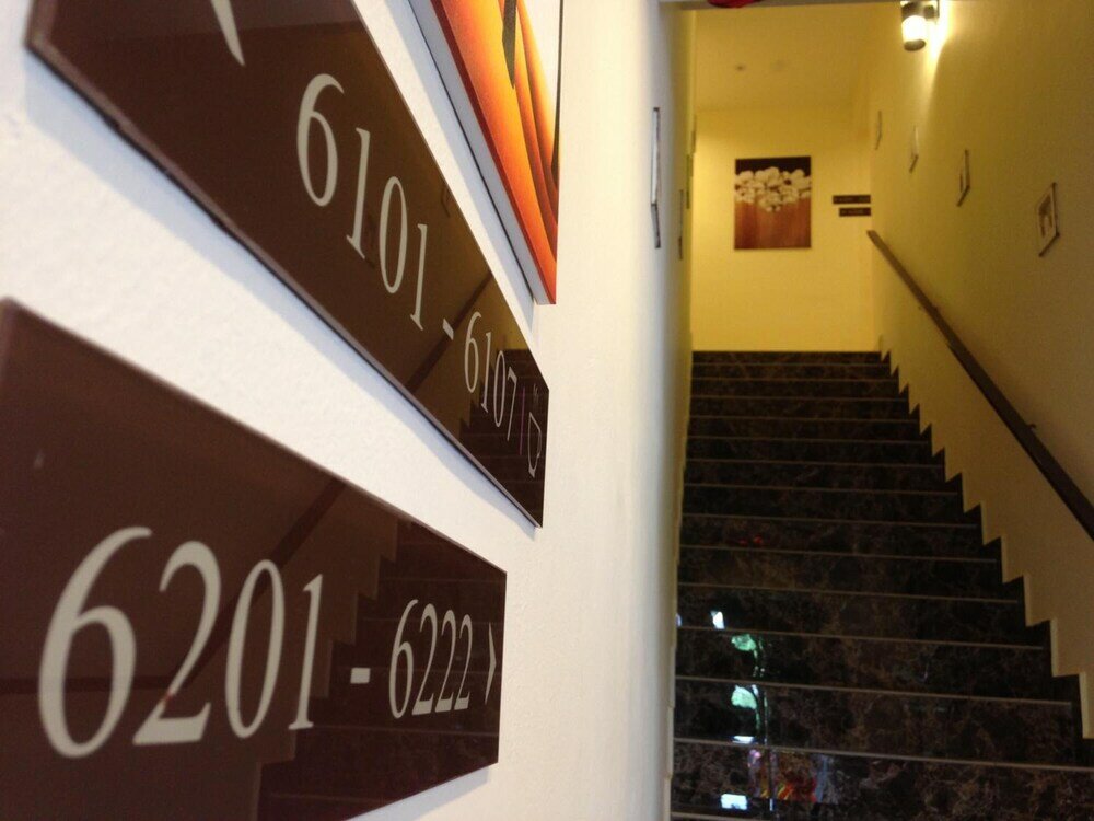 Фото Hotel CheckedInn