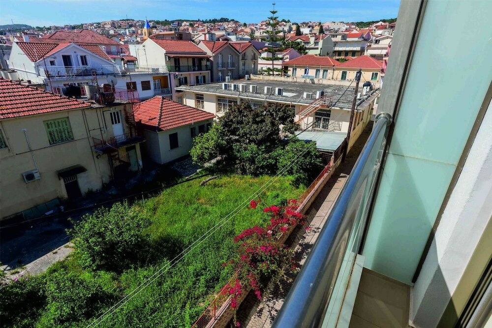 Фото Mouikis Hotel