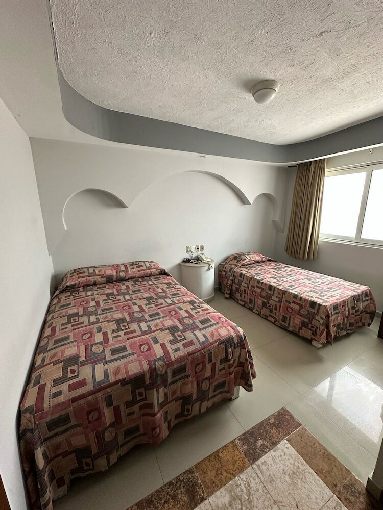 Фото Impala Hotel in front of the Ado