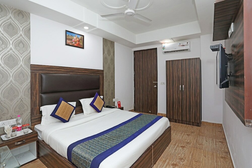 Фото Oyo 10795 Hotel Rs Residency