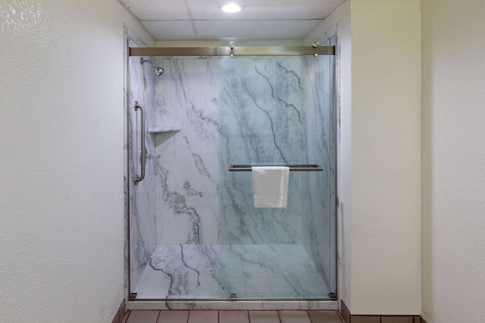 Фото Super 8 by Wyndham Seguin