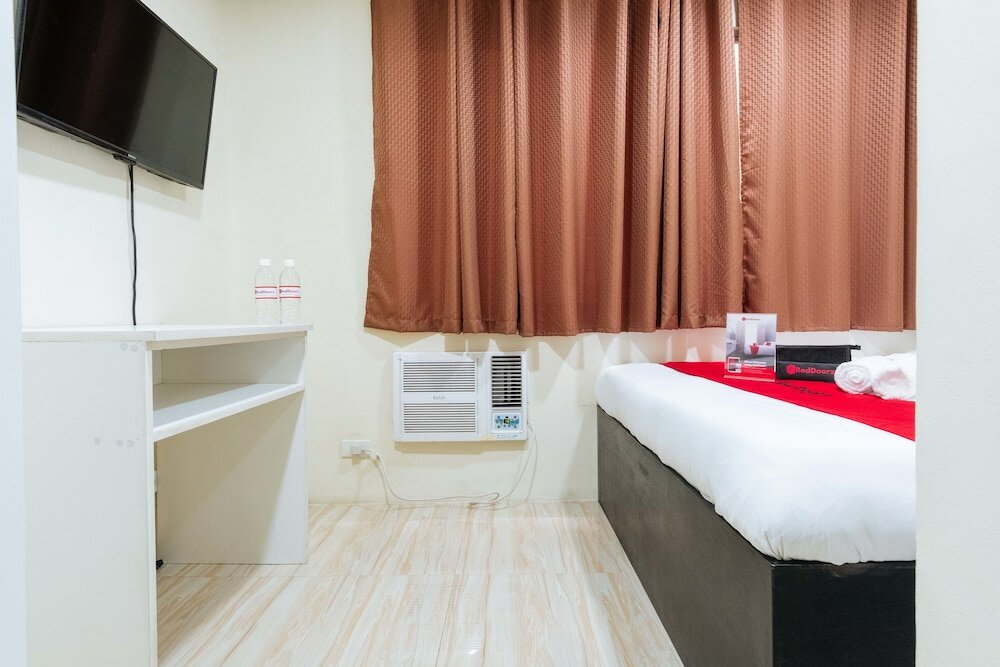 Фото RedDoorz @ University Belt Manila