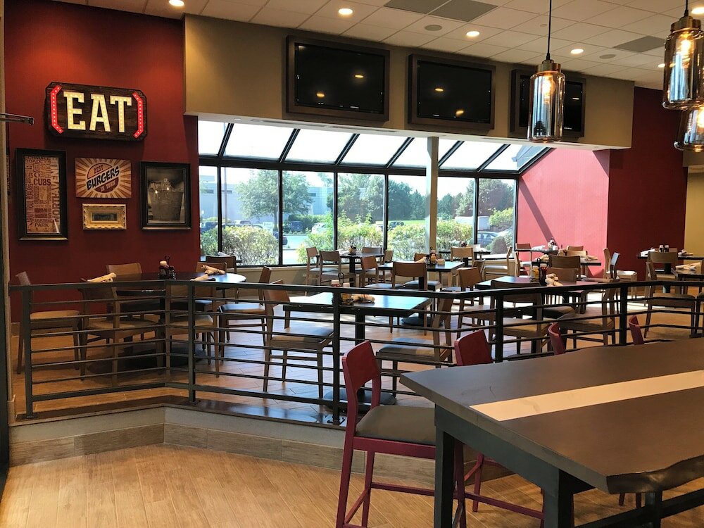 Фото Holiday Inn & Suites Chicago-Carol Stream