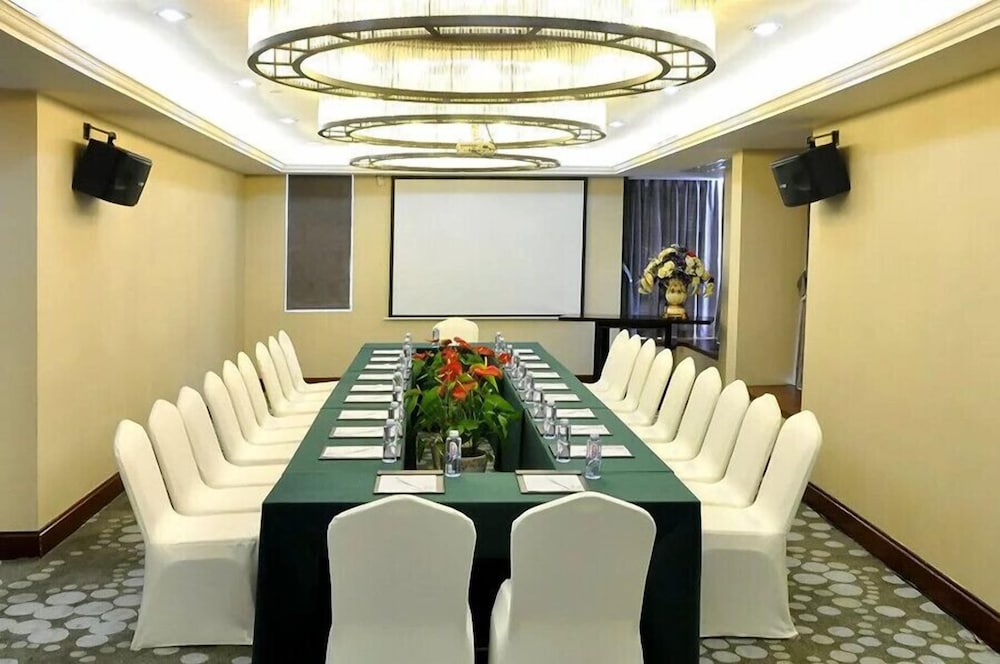 Фото Shenzhen New World Metro Grand Hotel