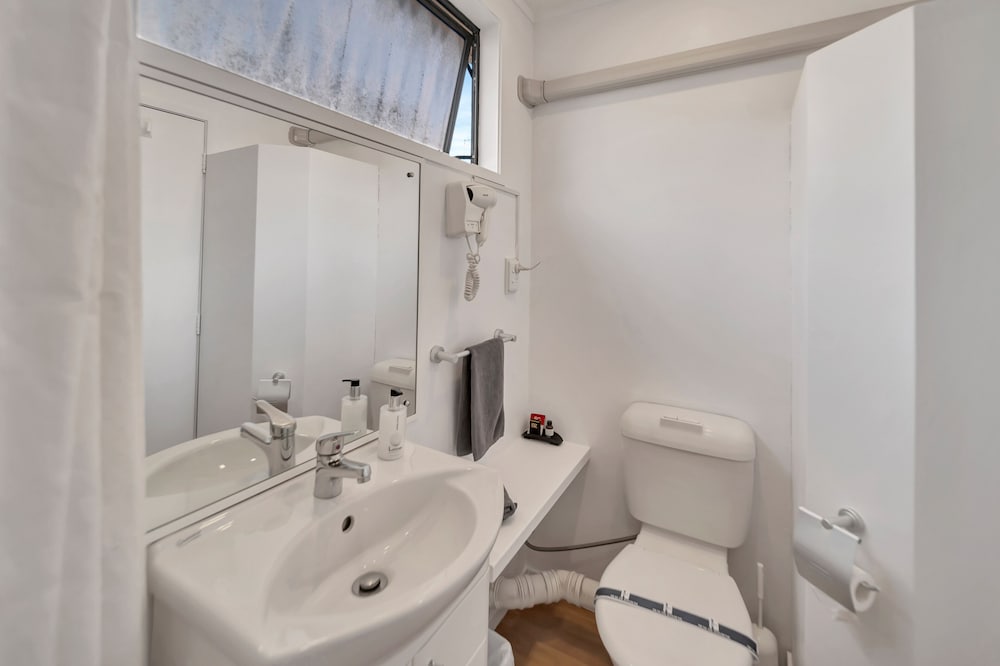 Фото Tudor Court Motor Lodge