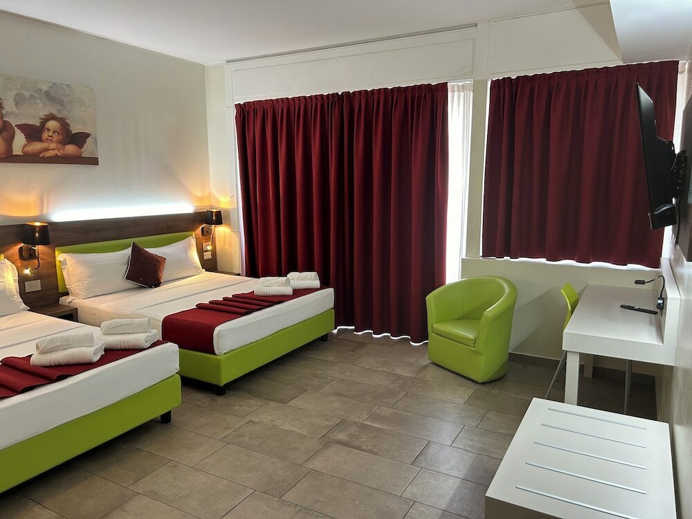 Фото отеля 2