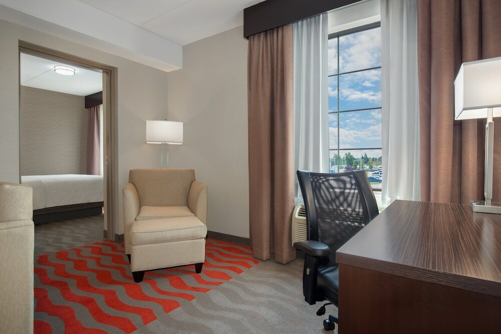 Фото Holiday Inn Express Hotel & Suites Barrie, an Ihg Hotel