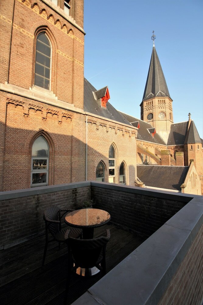 Фото The Bank Hotel