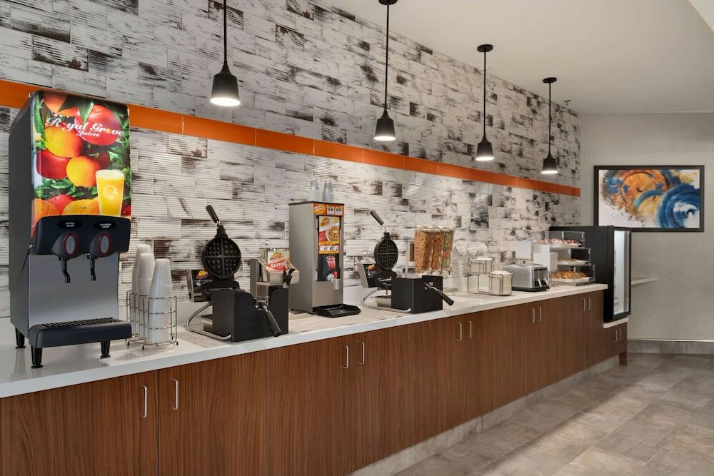 Фото La Quinta Inn & Suites by Wyndham Springfield