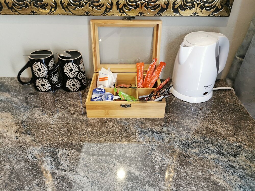 Фото Aerotropolis Guest Lodge