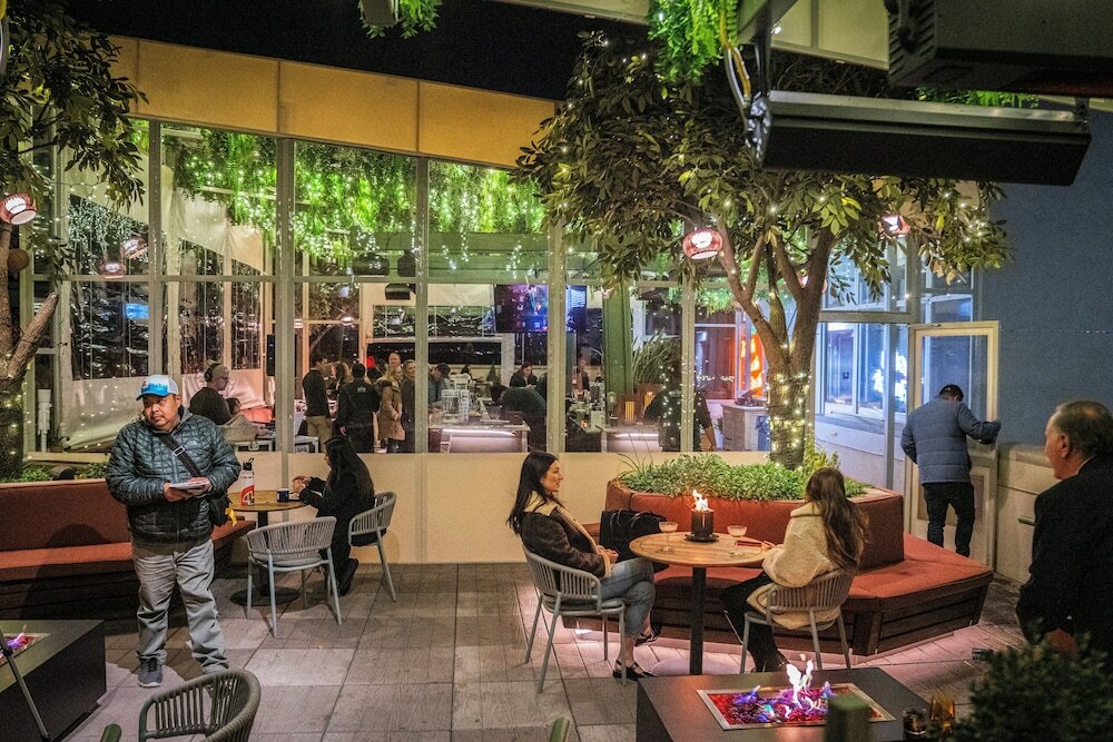 Фото Halcyon - a hotel in Cherry Creek