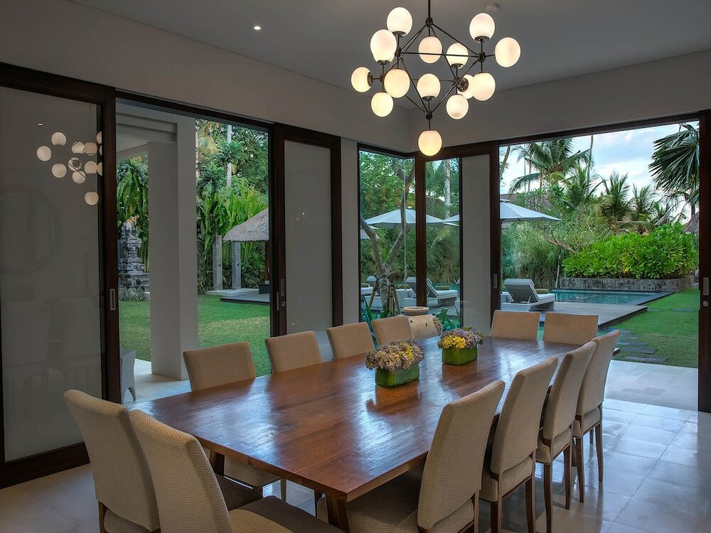 Фото Seseh Beach Villas