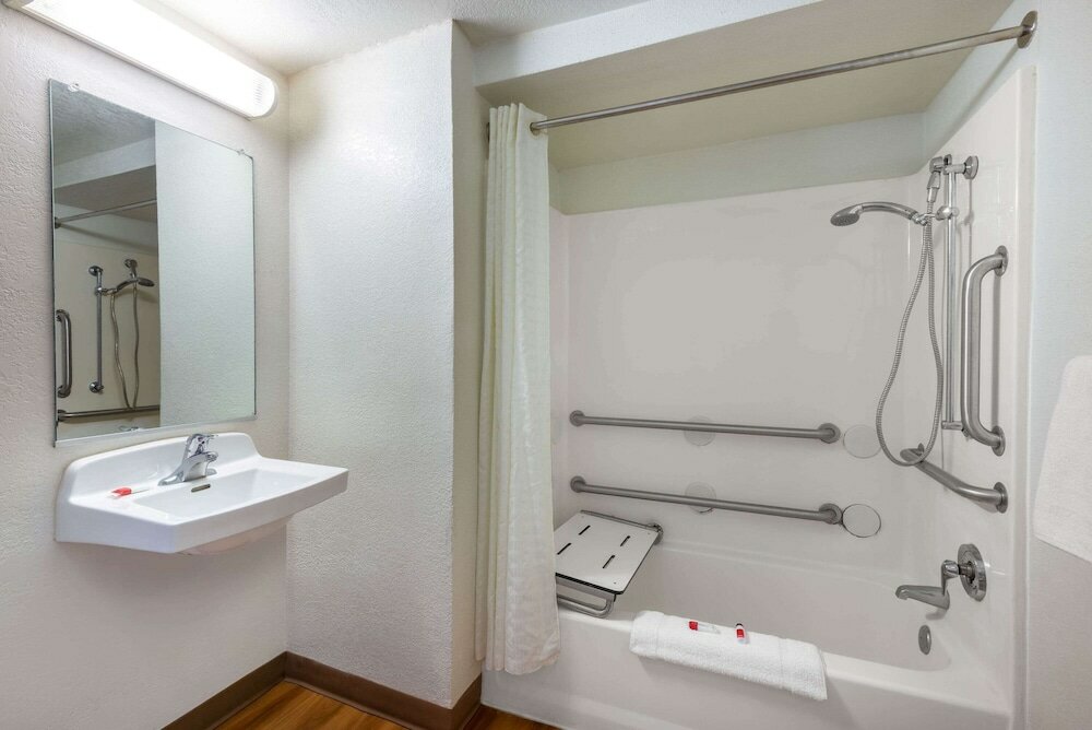 Фото Travelodge by Wyndham Essington Philadelphia Airport