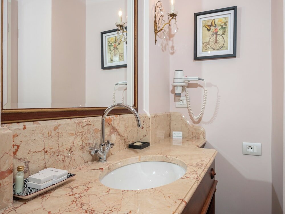 Фото Ebel Boutique Hotel