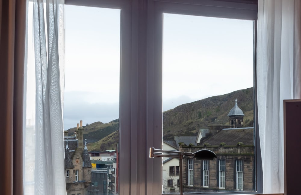 Фото Holiday Inn Express Edinburgh Royal Mile, an Ihg Hotel