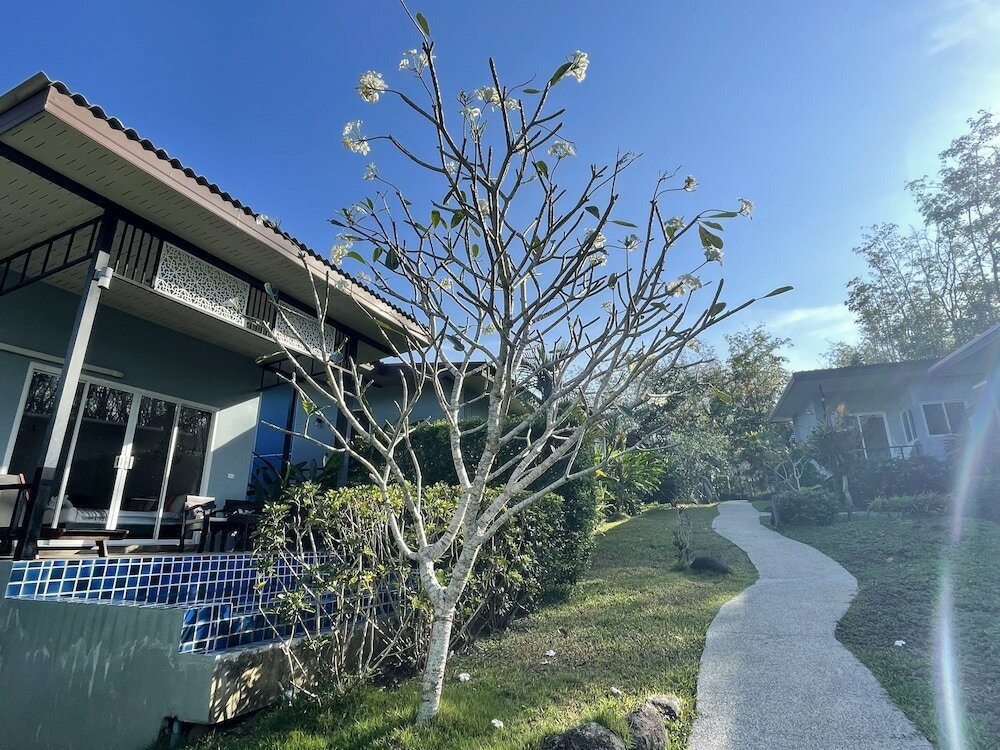 Фото Chomphu Resort