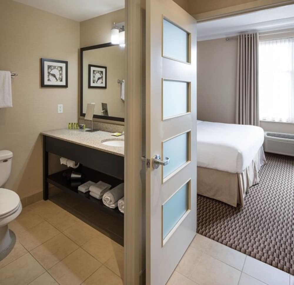 Фото Delta Hotels by Marriott Guelph Conference Centre