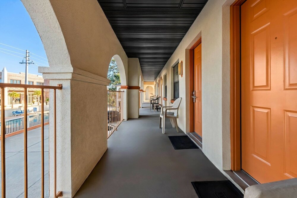 Фото Travelodge by Wyndham Suites St Augustine