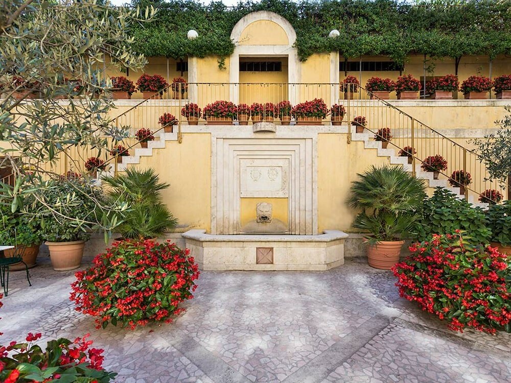 Фото Racetrack Road Hotel