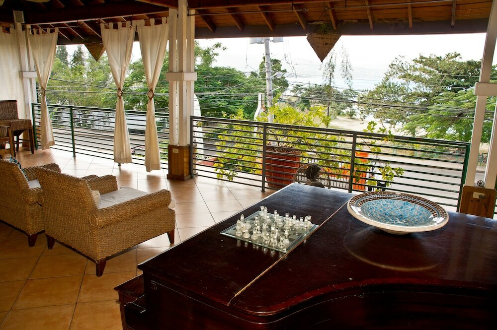 Фото Altamont West Hotel