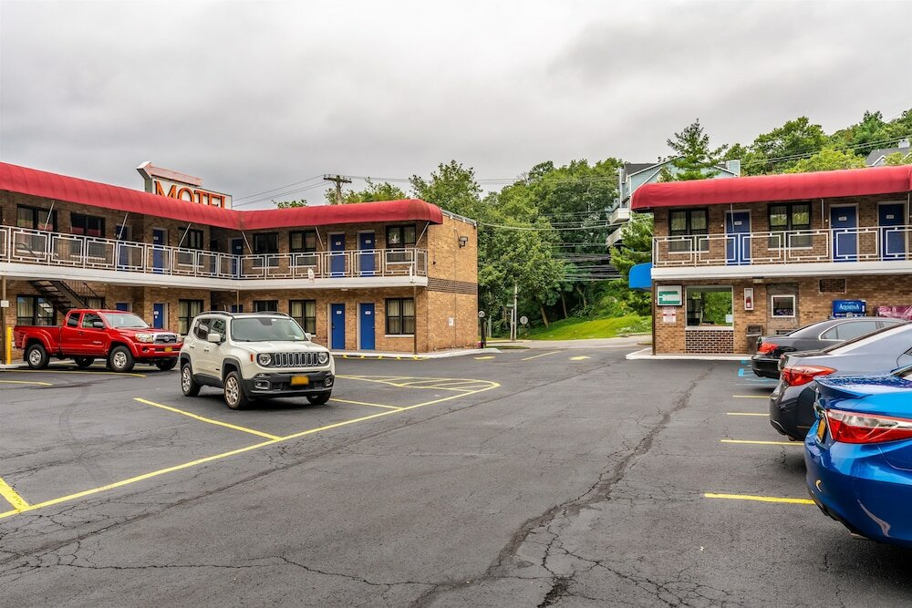 Фото Motel 6 Elmsford, Ny - White Plains