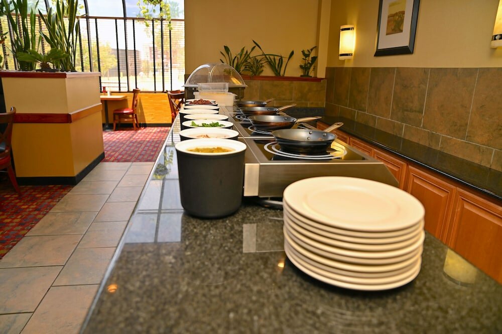 Фото Mcm Eleganté Hotel & Suites