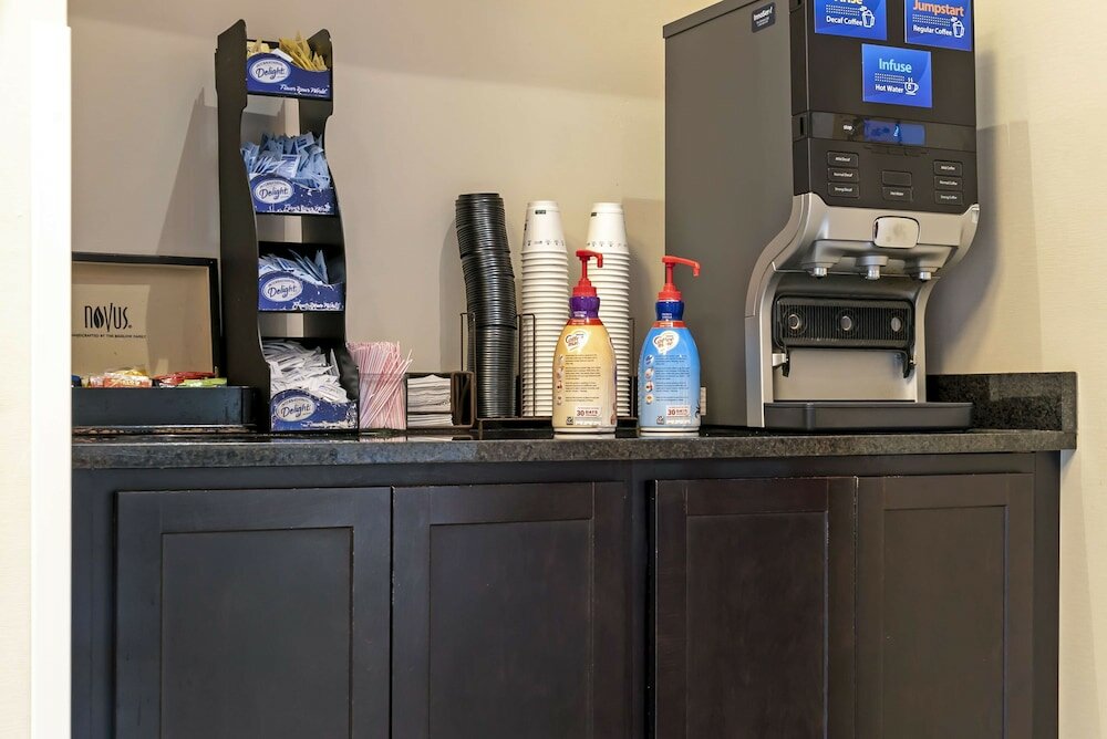 Фото Best Western Executive Inn & Suites
