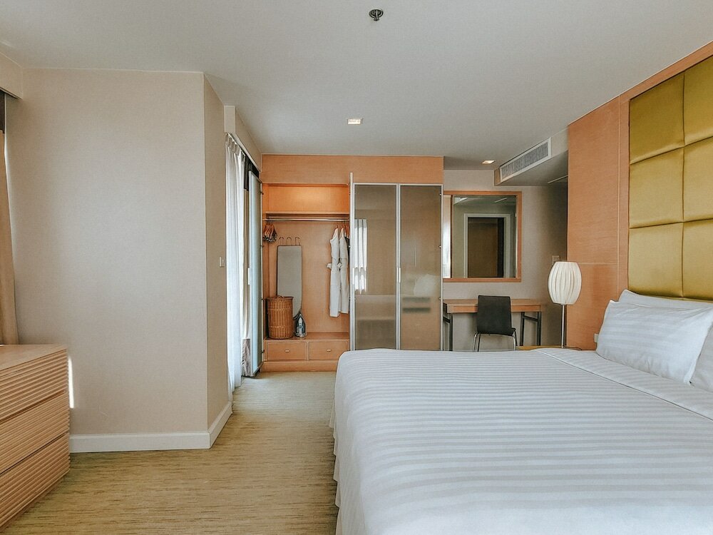 Фото Urbana Langsuan Hotel