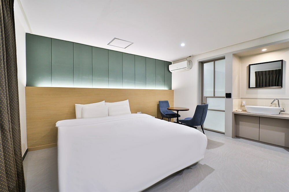 Фото Calm Rest Hotel