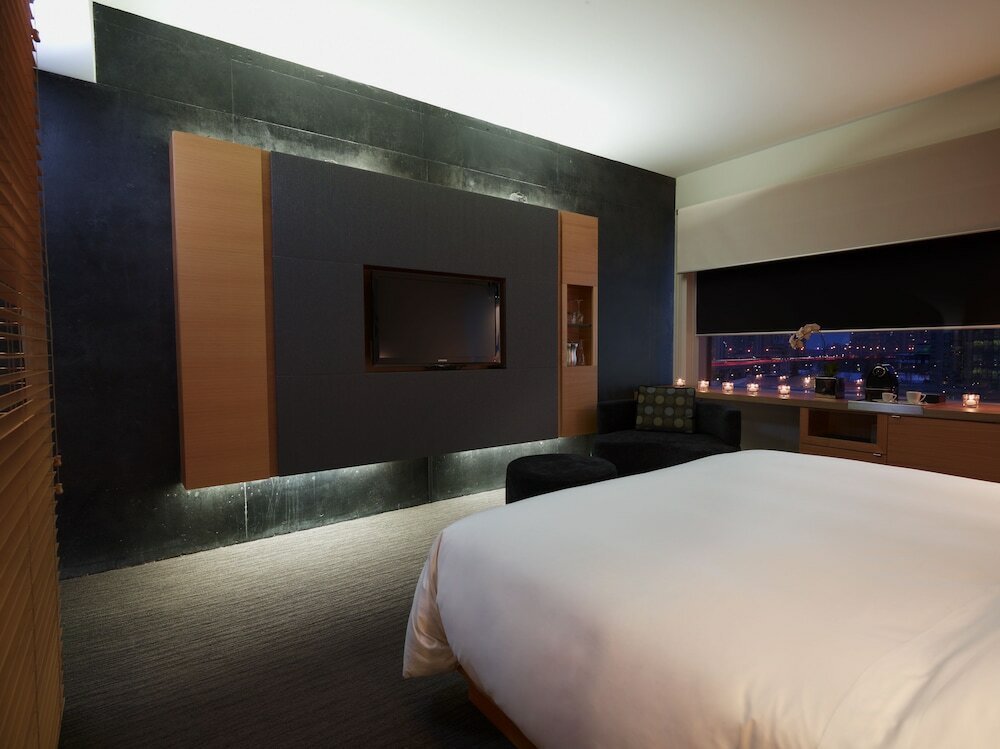 Фото Le Germain Hotel Maple Leaf Square