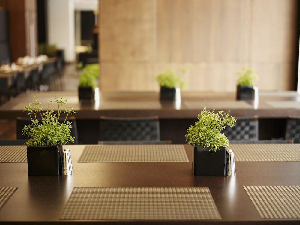 Фото Le Germain Hotel Maple Leaf Square