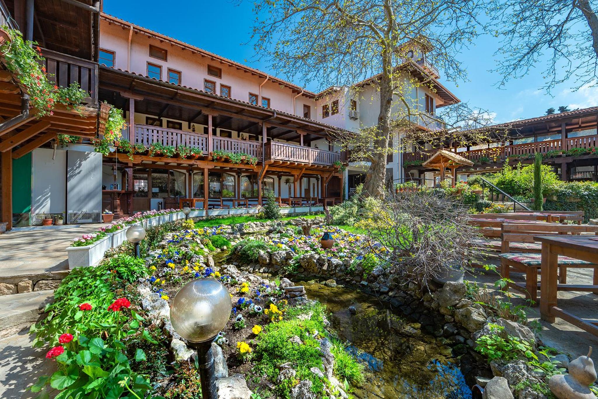 Фото отеля 1