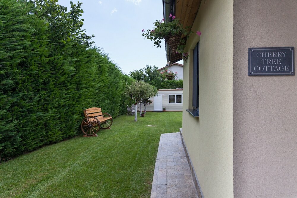 Фото Cherry Tree Cottage