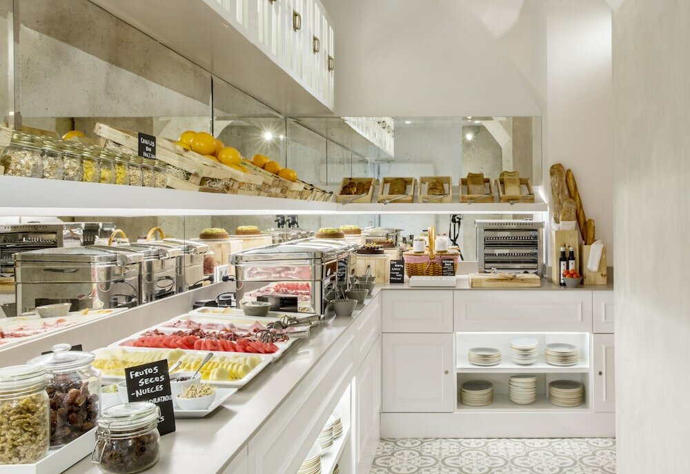 Фото Midmost Barcelona  by Majestic Hotel Group