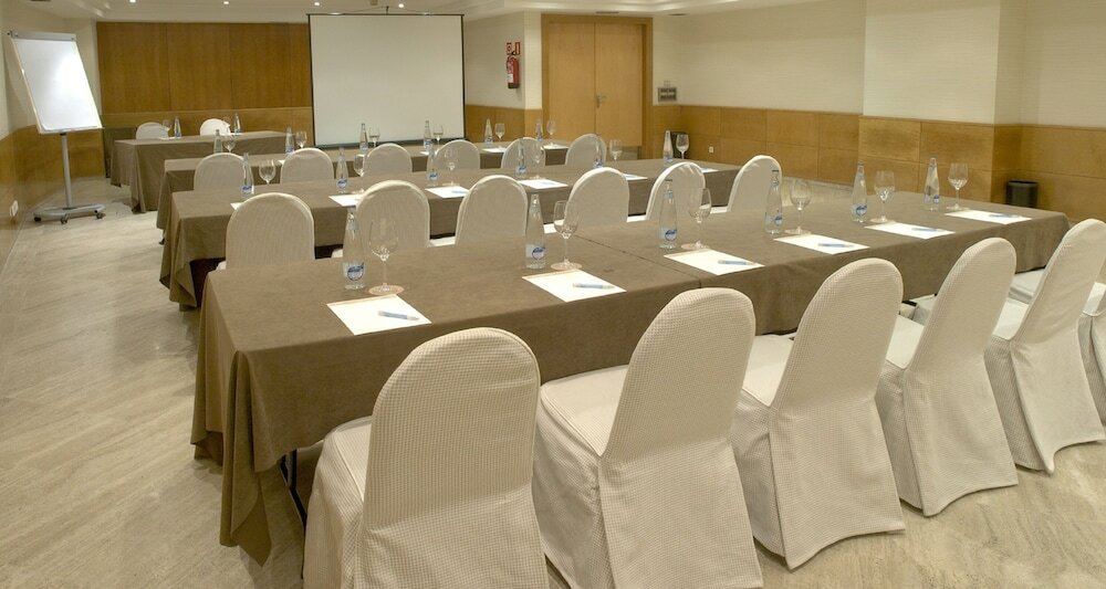 Фото Nh Oviedo Principado