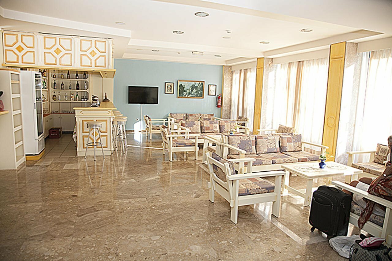 Фото Theonia Hotel