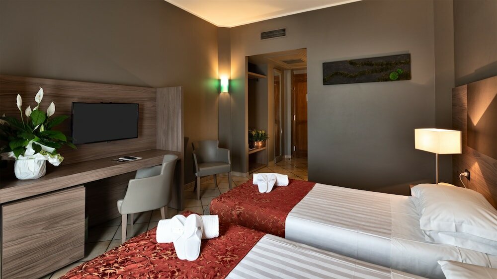 Фото отеля 2